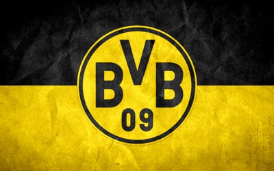 球探电竞独家-丹麦队教练组赛后拥抱安慰球员