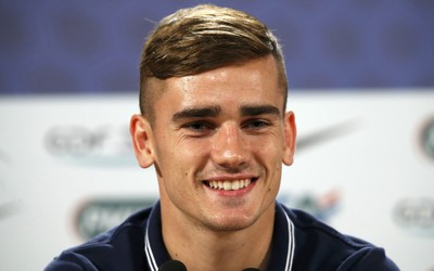 球探电竞播报-洛佩斯与女友庆祝生日撒狗粮